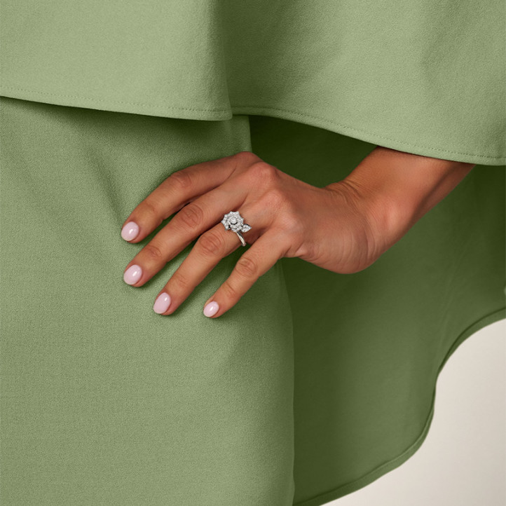 Bague design rose sertie de diamants de 0,50 carat en or blanc
