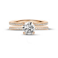 0.50 carat bague solitaire en or rouge avec diamants sur les côtés