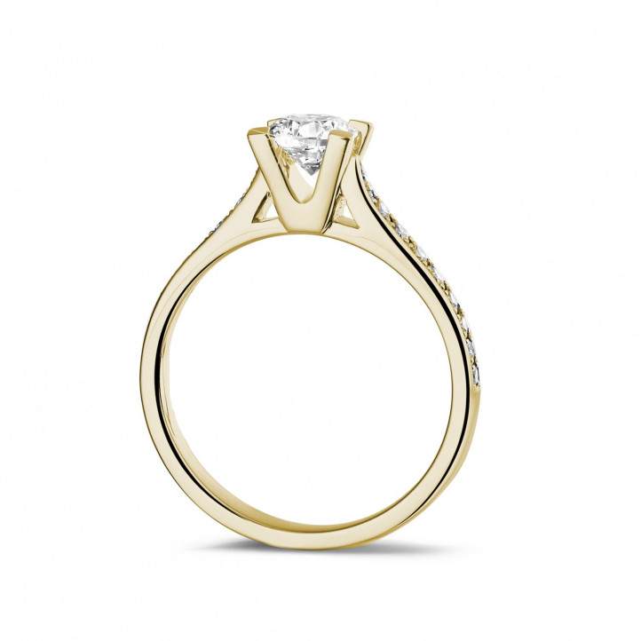0.50 carats bague diamant en or jaune avec diamants sur les côtés