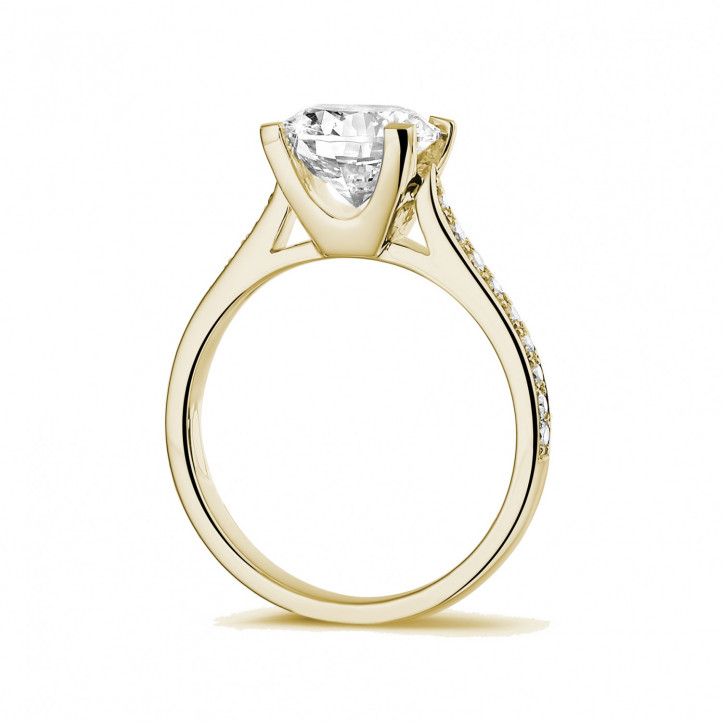 2.00 carats bague diamant en or jaune avec diamants sur les côtés