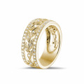 0.35 carat alliance florale en or jaune avec des petits diamants ronds