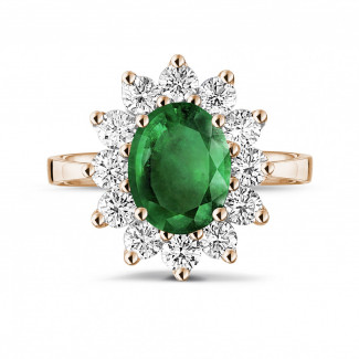 Bagues - Bague entourage en or rouge avec une émeraude ovale et diamants ronds