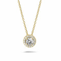 0.50 carat collier auréole en or jaune avec diamants