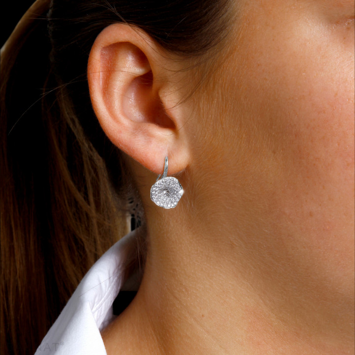 0.76 carat boucles d’oreilles design en platine et diamants