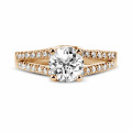 1.00 carat bague solitaire en or rouge avec diamants sur le côté