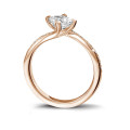 0.70 carat bague solitaire en or rouge avec diamant princesse et diamants sur le côté
