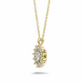 1.85 carat collier entourage en or jaune avec diamants