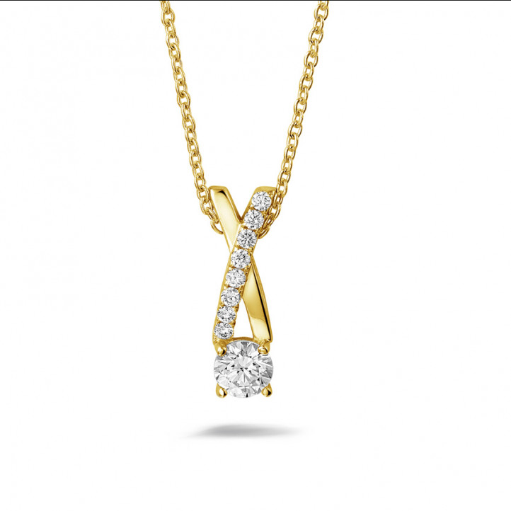 0.50 carat pendentif croix en or jaune et diamants