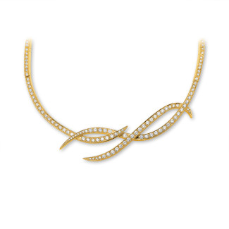 Colliers - 7.90 carat collier design en or jaune avec diamants