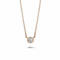 0.30 carat pendentif satellite en or rouge et diamant