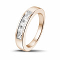0.75 carat alliance en or rouge et diamants princesses