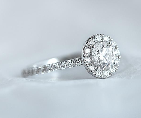 Lumière & brillance : quelle est votre bague solitaire ?