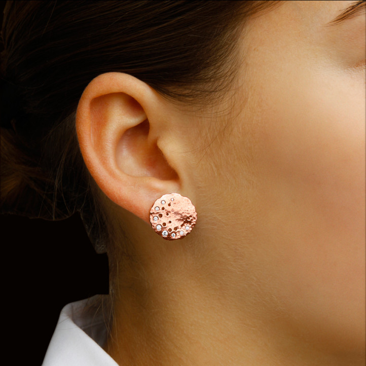 0.26 carat boucles d’oreilles design en or rouge avec diamants