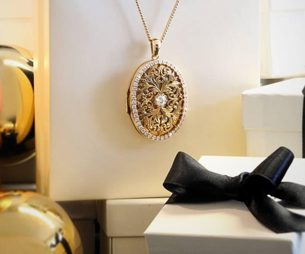 Un collier en or comme cadeau de Noël?