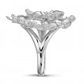 0.30 carats bague design fleurs en or blanc avec diamants