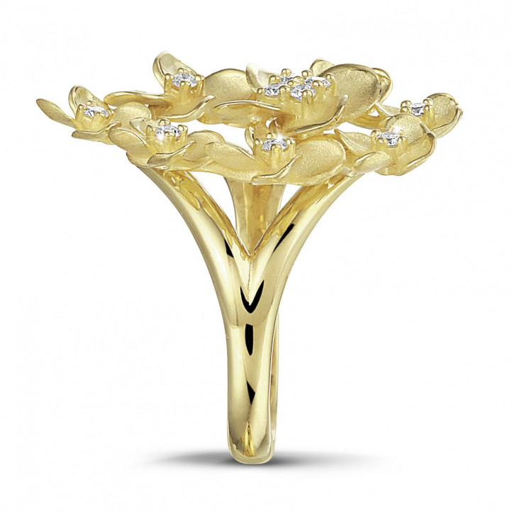 0.30 carats bague design fleurs en or jaune avec diamants