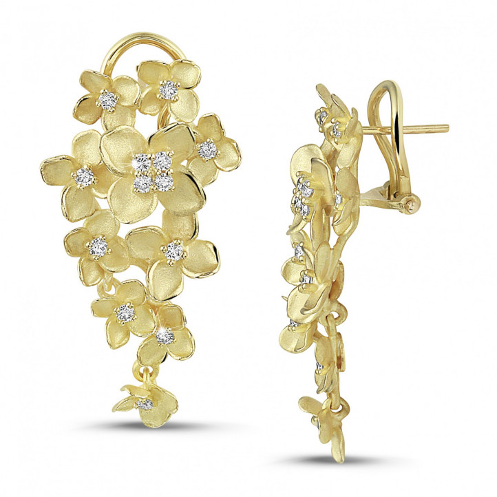 0.70 carats boucles d’oreilles design fleurs en or jaune avec diamants