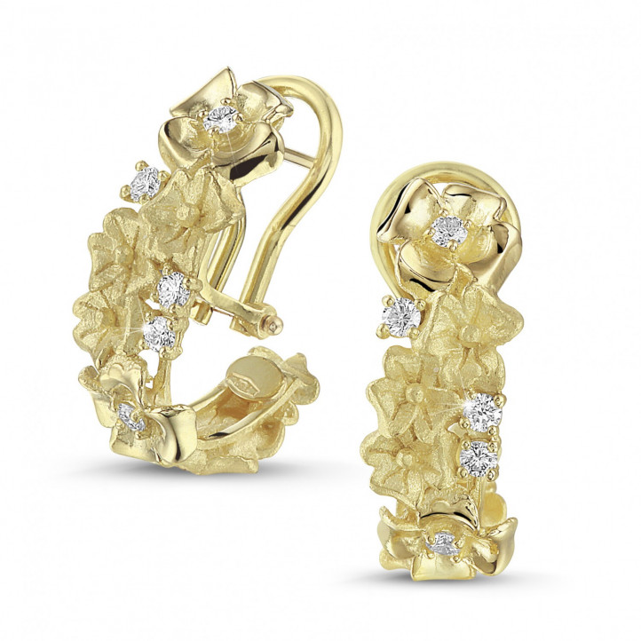 0.50 carats boucles d’oreilles design fleurs en or jaune avec diamants