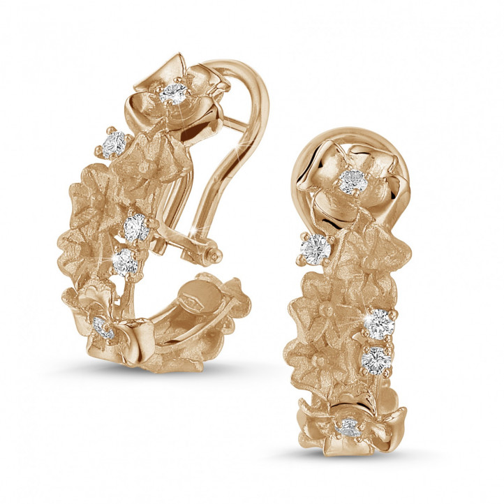 0.50 carats boucles d’oreilles design fleurs en or rouge avec diamants