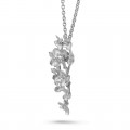 0.35 carats pendentif design fleurs en or blanc avec diamants