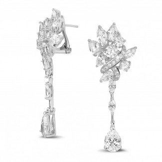 12.80 carats boucles d’oreilles en or blanc avec diamants de la taille ronde, marquise et poire