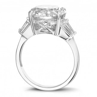 Fiançailles - Bague en or blanc avec diamant rond en diamants de la taille trapèze