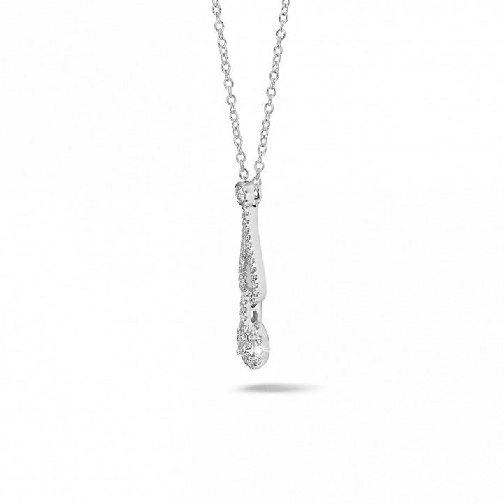 0.45 carat pendentif en or blanc et diamants