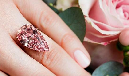 Pourquoi devrais-je acheter un diamant de couleur ?