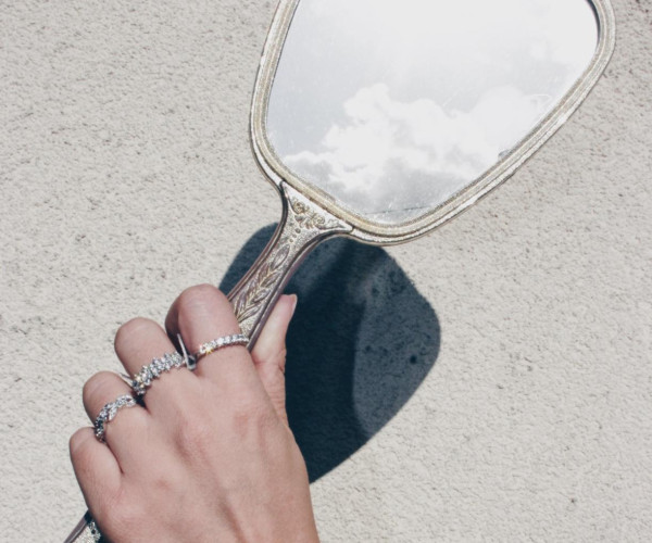 Quelle pierre précieuse choisir pour sa bague en or blanc ?