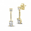 1.04 carat boucles d’oreilles en or jaune et diamants ovales