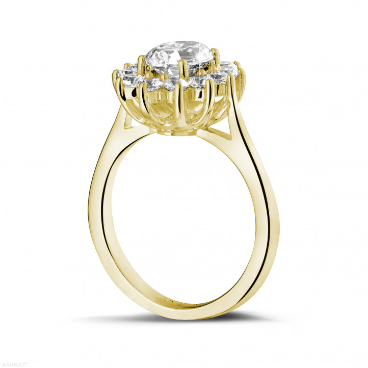 1.85 carat bague entourage en or jaune et diamant ovale