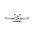 0.70 carat bague solitaire en platine avec diamant princesse