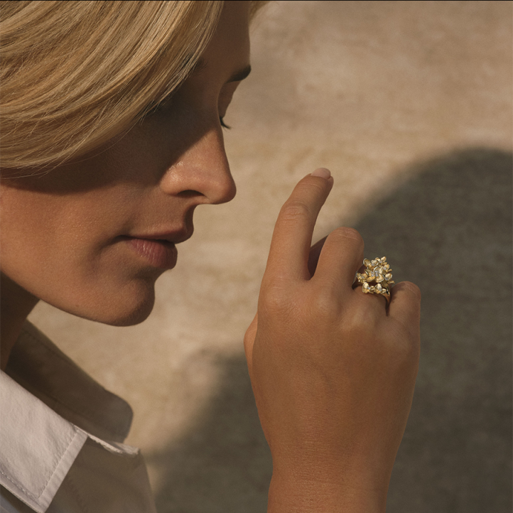 設計系列0.30克拉花之戀黃金鑽石戒指