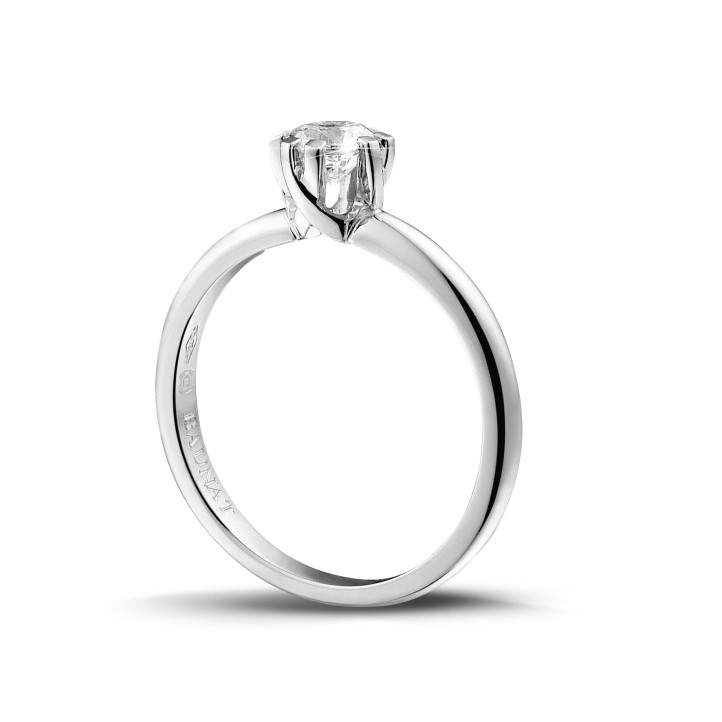 設計系列 0.50 克拉八爪白金鑽石戒指
