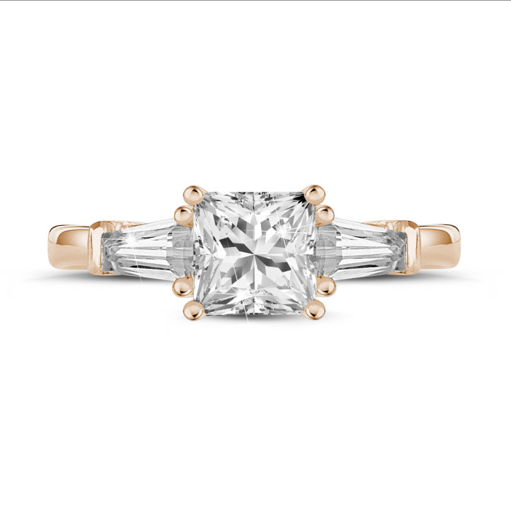 1.00 克拉玫瑰金三鑽戒指，鑲嵌公主方鑽和梯形鑽石
