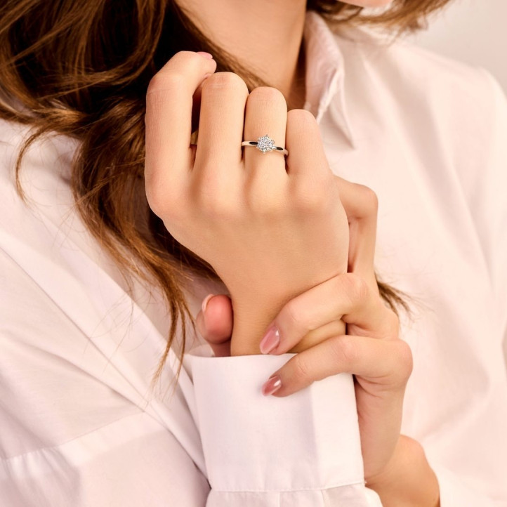 BAUNAT Iconic 系列 0.90克拉玫瑰金圓鑽單鑽戒指