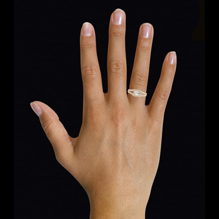 0.50克拉玫瑰金公主方鑽戒指 - 戒托群鑲小鑽