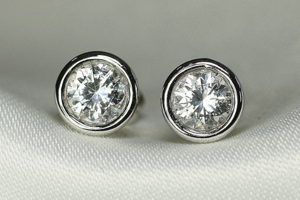 Stud earrings white gold with white diamond