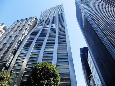 The De Beers building in Ginza, characterised by its tall, curved facade