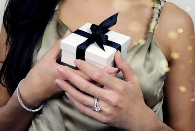 If you buy a brilliant ring at BAUNAT, you get it packed in a beautiful box