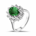 白金祖母綠寶石群鑲鑽石戒指