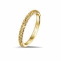 0.35克拉黃金密鑲黃鑽婚戒(半環鑲鑽)