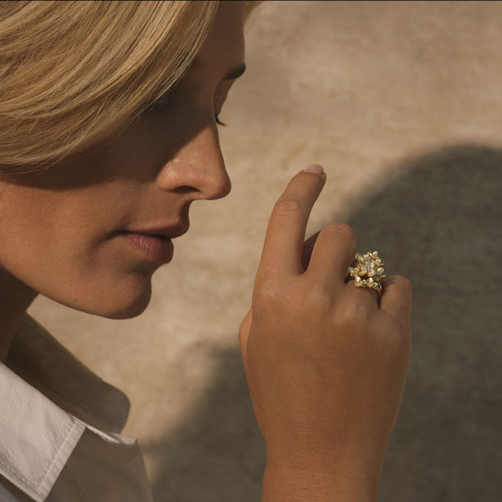 設計系列0.30克拉花之戀白金鑽石戒指