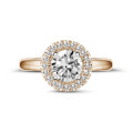 0.90 karaat Halo solitaire ring in rood goud met ronde diamanten