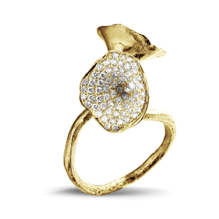 0.89 carat bague design en or jaune et diamants