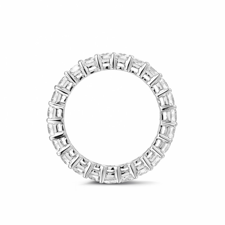 Anello eternity con diamanti da 2,30 carati in oro bianco