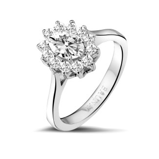 Anelli - Anello entourage da 0,90 carati in oro bianco con diamante ovale