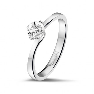 Anello con diamante solitario da 0,50 carati in oro bianco