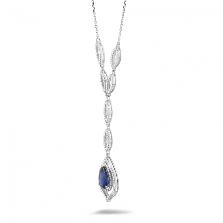 Collana in oro bianco con diamanti e zaffiro a forma di pera