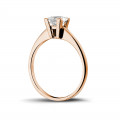Anello solitario da 1,00 carati in oro rosso con diamante princess